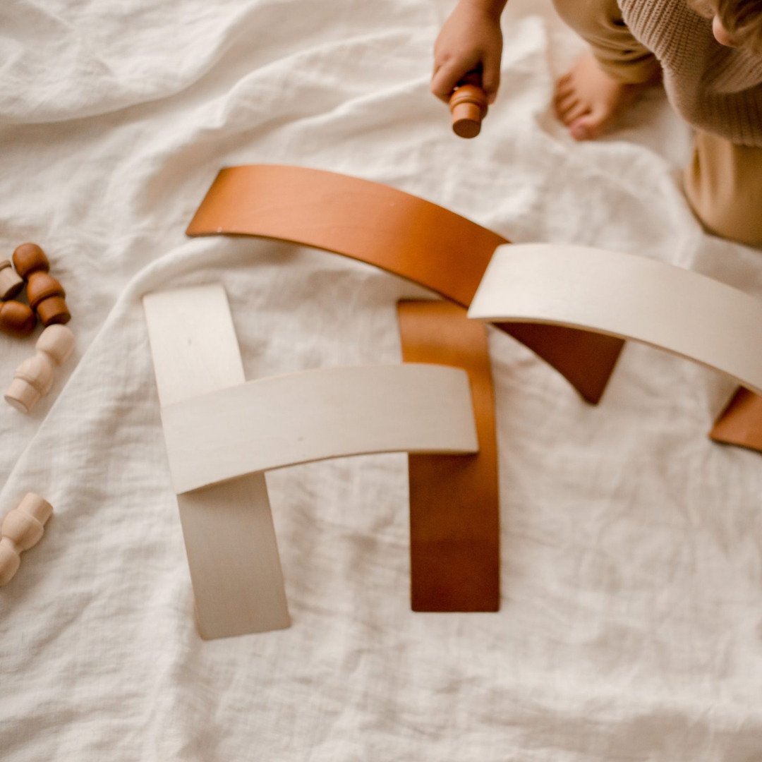 Two Tone Arch Set with Matching Peg Dolls