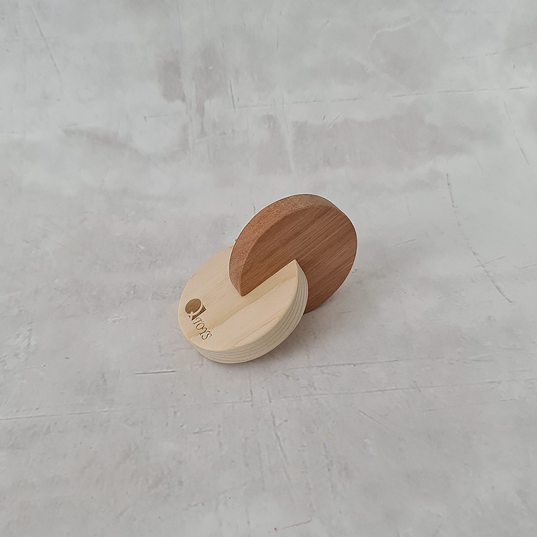 Dual Clasping Discs