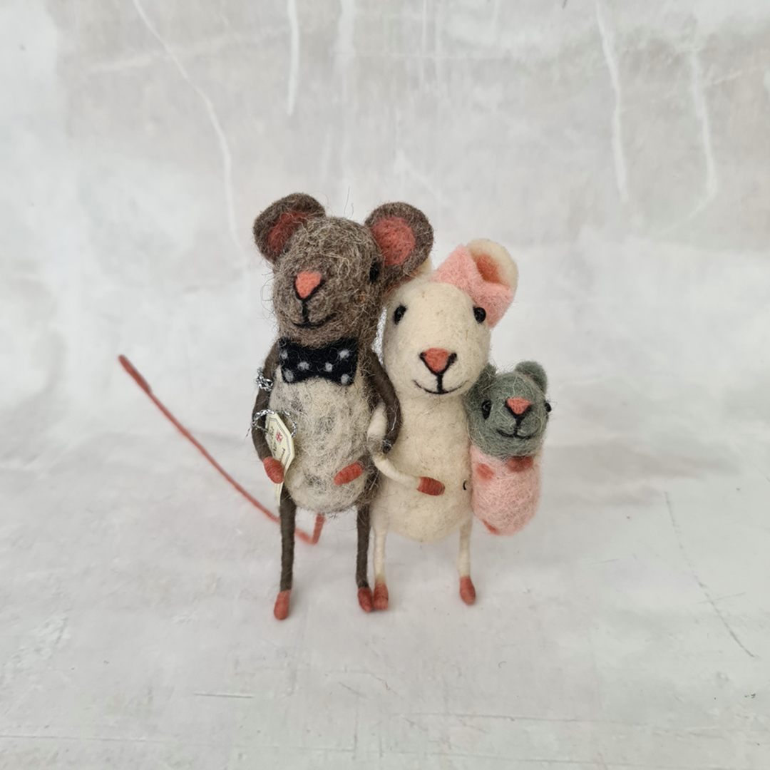Felt Tiny Creatures - Mummy & Daddy with Baby Girl