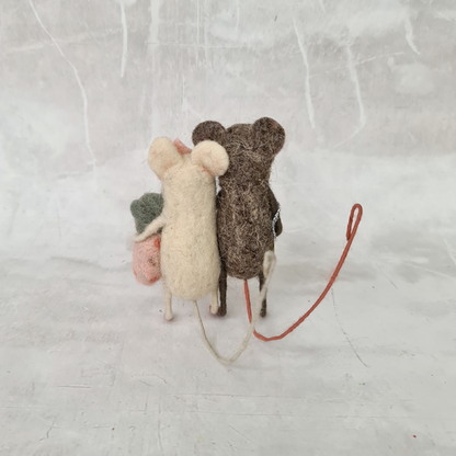 Felt Tiny Creatures - Mummy & Daddy with Baby Girl